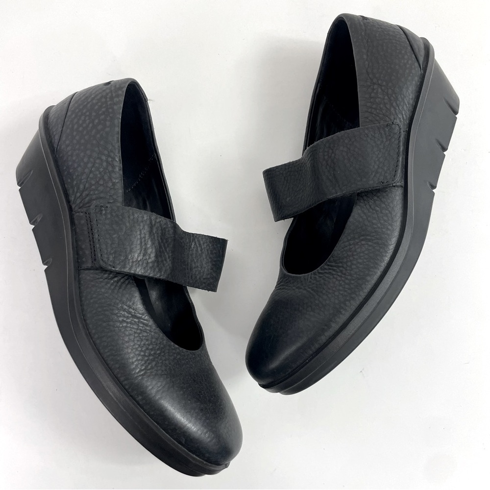 ECCO Black Skyler 45 Wedge Mary Jane Pump Pebbled Leather Minimalist Creeper